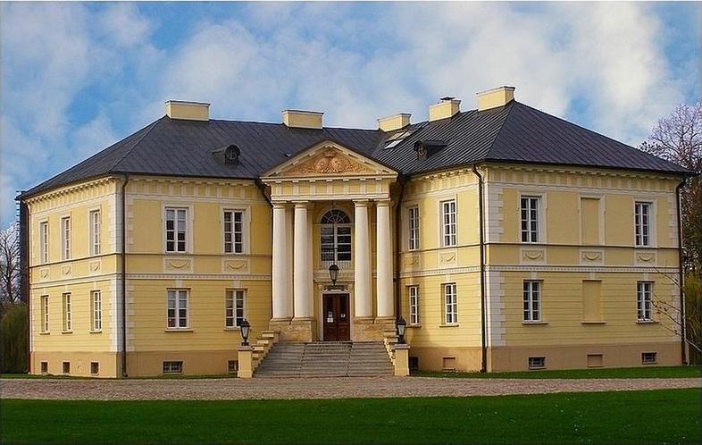 Muzeum Ziemiaństwa, Pałac w Dobrzycy
