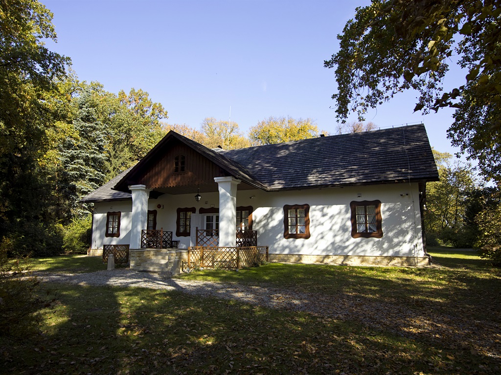 Muzeum Dwór w Dołędze